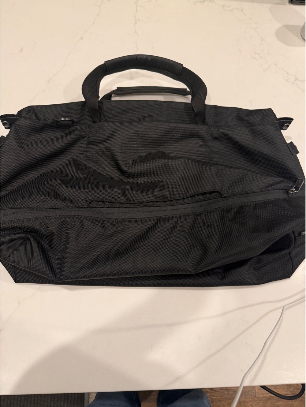Victorinox Black Travel Duffel Bag with Multiple Compartments - Picture 2 of 8